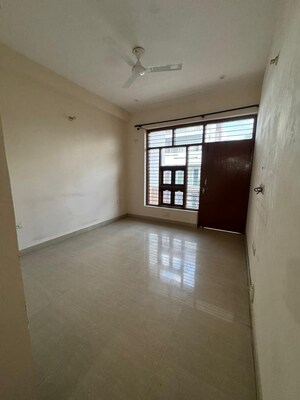 Room in 2 BHK Builder Floor at Sector 31 – for Rent