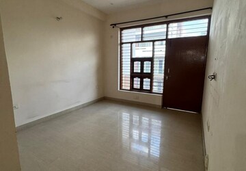 Room in 2 BHK Builder Floor at Sector 31 – for Rent