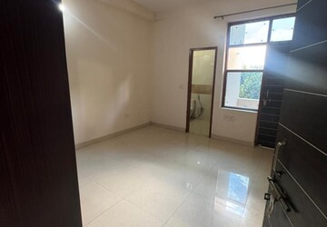 Kitchen in 2 BHK Builder Floor at Sector 31 – for Rent
