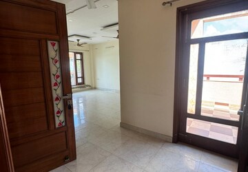 Room in 2 BHK Builder Floor at Sector 31 – for Rent