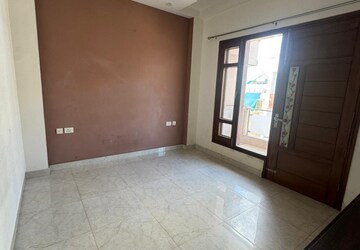 Room in 2 BHK Builder Floor at Sector 31 – for Rent