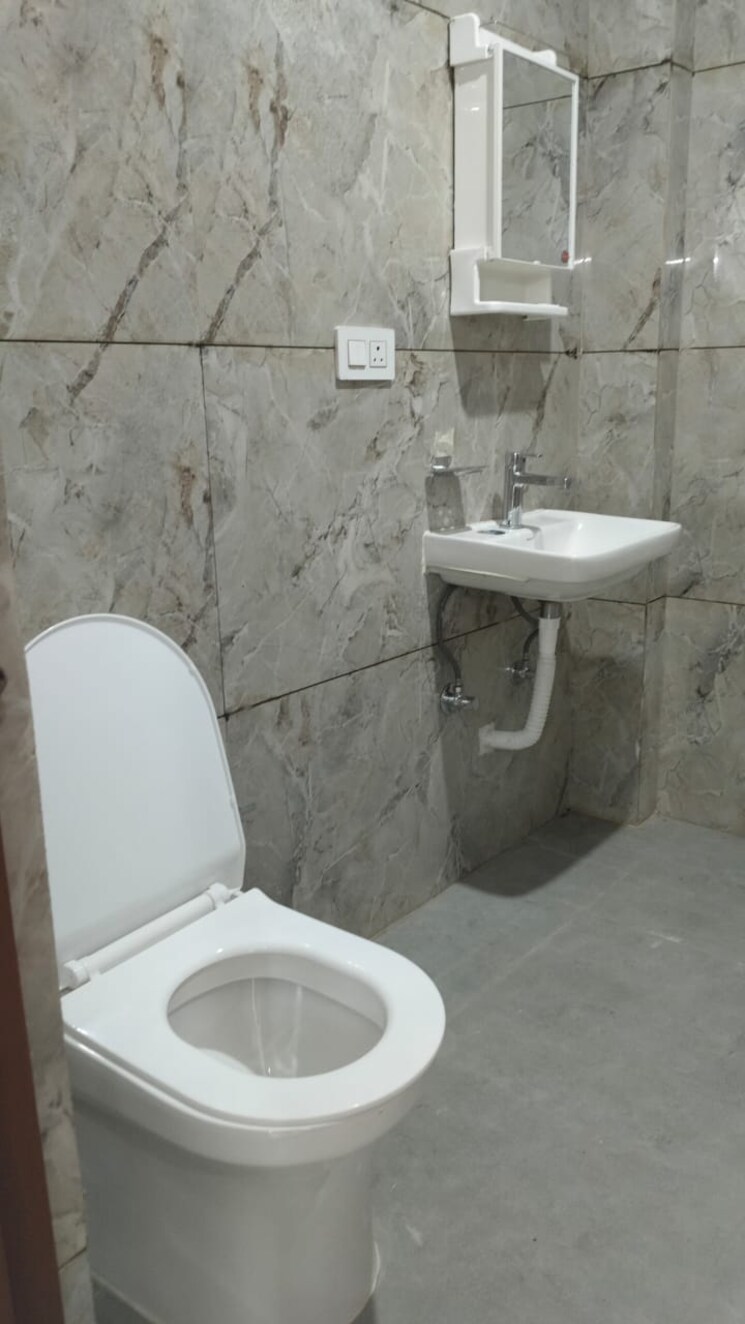 Bathroom, sector 40 2 Bedroom 1460 Sq.Ft. Builder Floor In Sector 40 Gurgaon 9362157