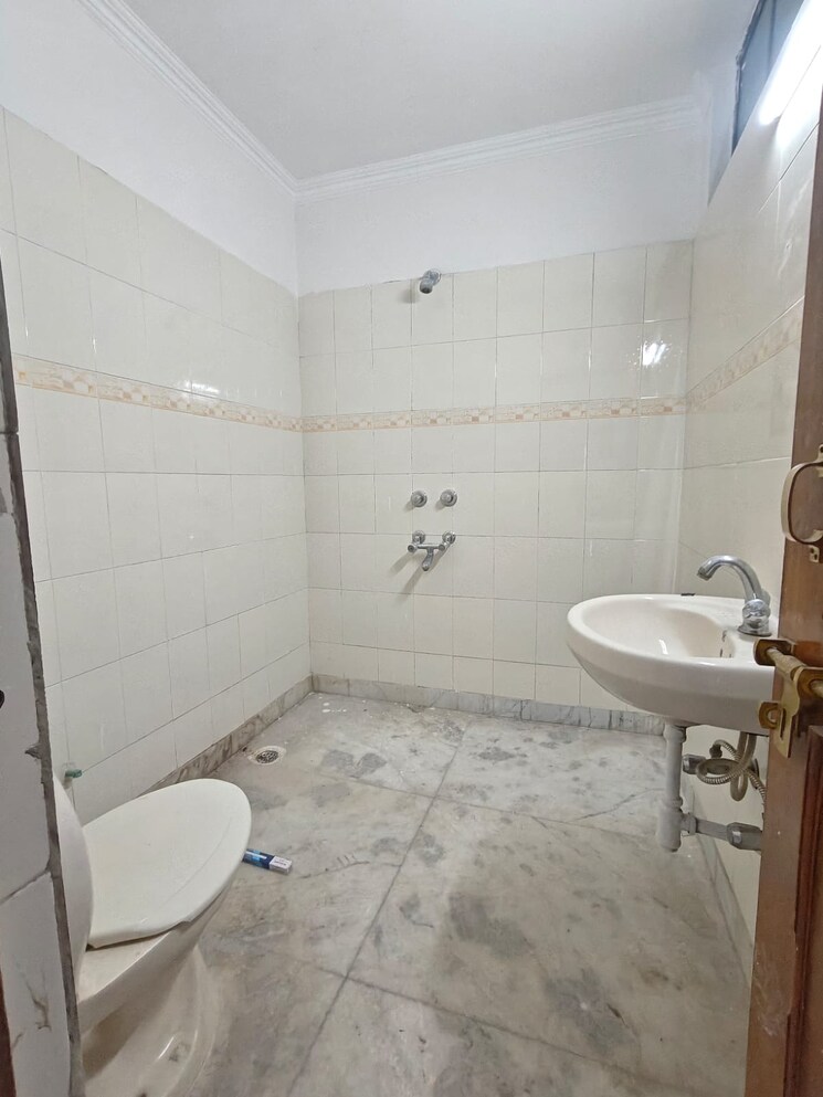 Bathroom, sector 40 2 Bedroom 1460 Sq.Ft. Builder Floor In Sector 40 Gurgaon 9362157
