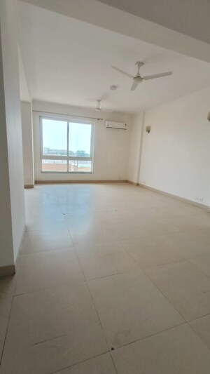 Room in 3 BHK Apartment at Ardee City Palm Grove Heights, Sector 52 – for Rent