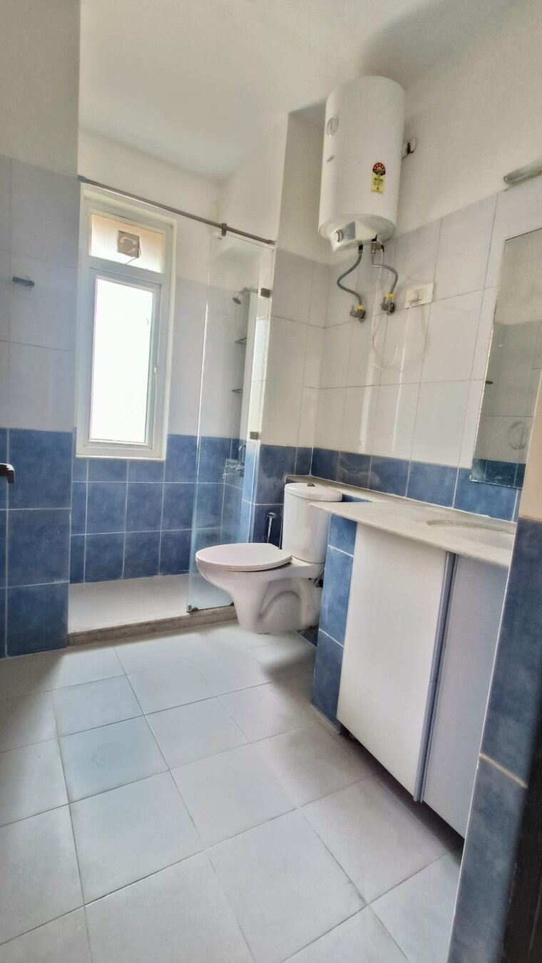 Bathroom, aez-aloha 4 Bedroom 3283 Sq.Ft. Apartment In Sector 57 Gurgaon 9362165
