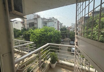 Balcony in 3 BHK Builder Floor at Orchid Island, Sector 51 – for Rent