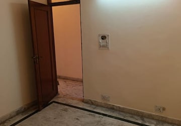 Room in 2 BHK Builder Floor at Panchsheel Vihar – for Rent