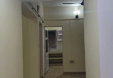Room in 2 BHK Builder Floor at Sheikh Sarai – for Rent