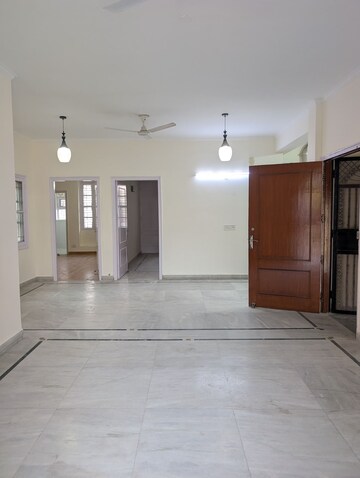 Room in 2.5 BHK Builder Floor at M2K The White House, Sector 57 – for Rent