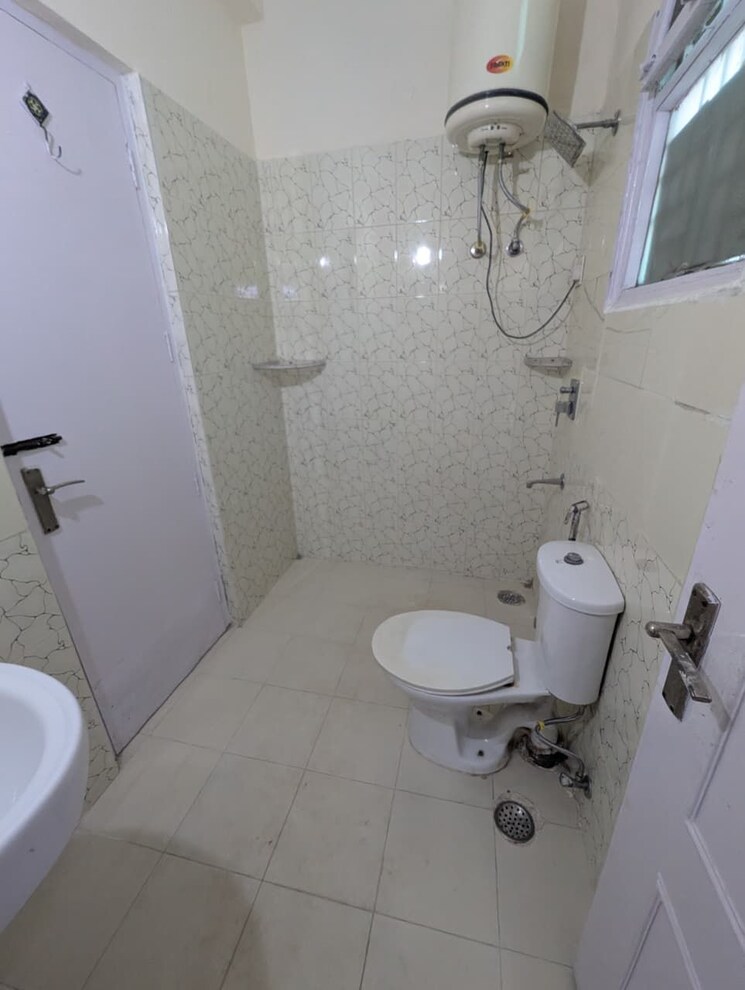 Bathroom, m2k-the-white-house 2.5 Bedroom 1350 Sq.Ft. Builder Floor In Sector 57 Gurgaon 9362217
