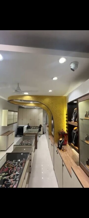 Shop For Rent in Aliganj