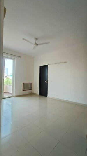Room in 3.5 BHK Apartment at Abhinandan CGHS, Sector 51 – for Rent