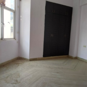Room in 2.5 BHK Apartment at Mahagun Maestro, Sector 75 – for Sale