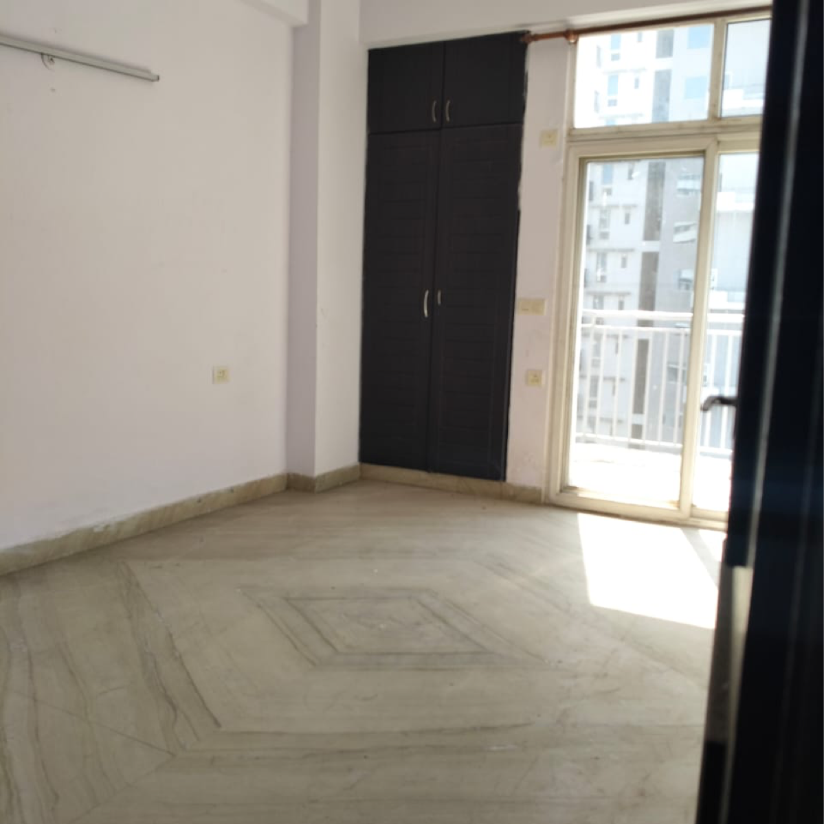 2.5 BHK Apartment For Sale in Mahagun Maestro