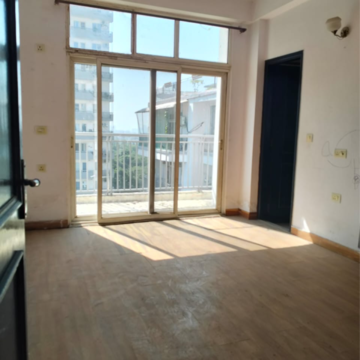 Room in 2.5 BHK Apartment at Mahagun Maestro, Sector 75 – for Sale