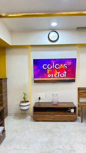 Furnished Amenities in 2 BHK Apartment at Lodha Amara, Kolshet Road – for Rent