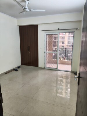Room in 2 BHK Apartment at JM Florence, Tech Zone 4 Greater Noida – for Rent