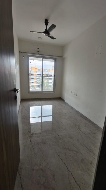 Room in 2 BHK Apartment at Siddhi Aura, Andheri East – for Rent