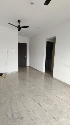 Room in 2 BHK Apartment at Siddhi Aura, Andheri East – for Rent