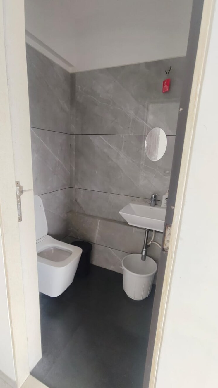 Bathroom, siddhi-aura 2 Bedroom 722 Sq.Ft. Apartment In Andheri East Mumbai 9362321