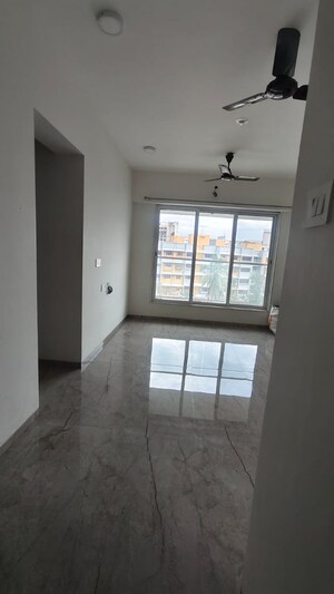 Room in 2 BHK Apartment at Siddhi Aura, Andheri East – for Rent