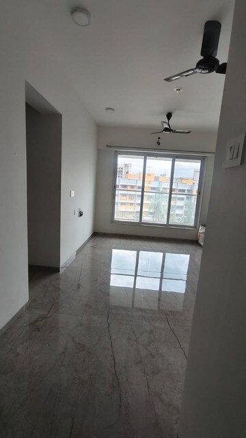 Room in 2 BHK Apartment at Siddhi Aura, Andheri East – for Rent