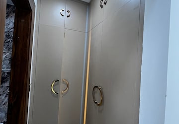 Furnished Amenities in 3 BHK Builder Floor at Sector 8 – for Sale