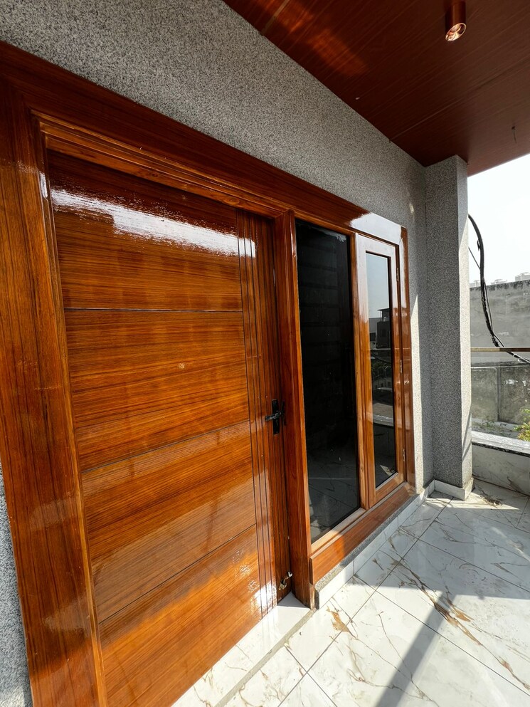 Room, sector 8 3 Bedroom 250 Sq.Yd. Builder Floor In Sector 8 Faridabad 9362331