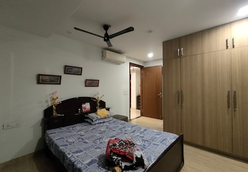 Bedroom in 3 BHK Builder Floor at Sector 52 – for Rent