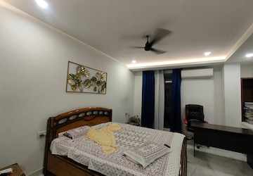 Bedroom in 3 BHK Builder Floor at Sector 52 – for Rent