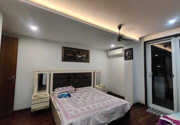 Bedroom in 3 BHK Builder Floor at Sector 52 – for Rent