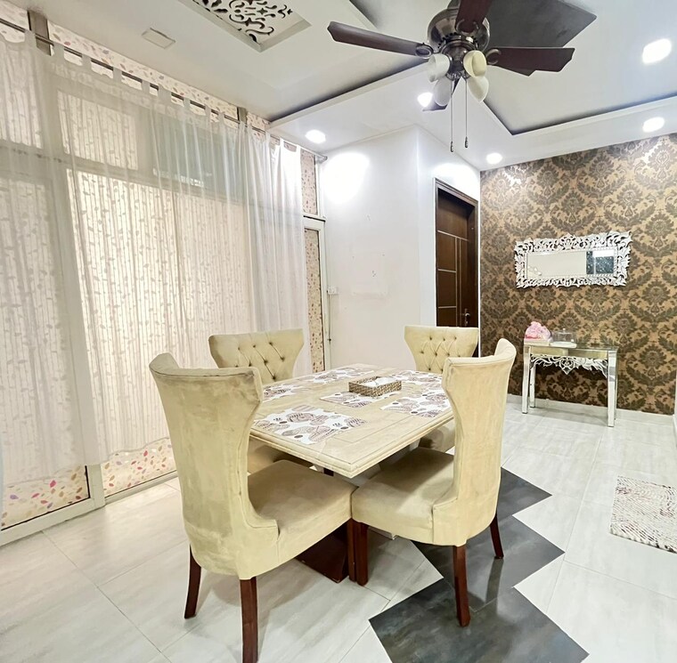 Team Area, east of kailash 3 Bedroom 200 Sq.Yd. Builder Floor In East Of Kailash Delhi 9362363