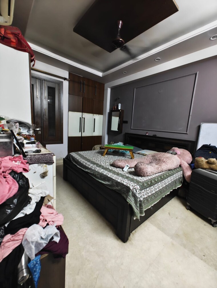 Bedroom, chittaranjan park 3 Bedroom 160 Sq.Yd. Builder Floor In Chittaranjan Park Delhi 9362369