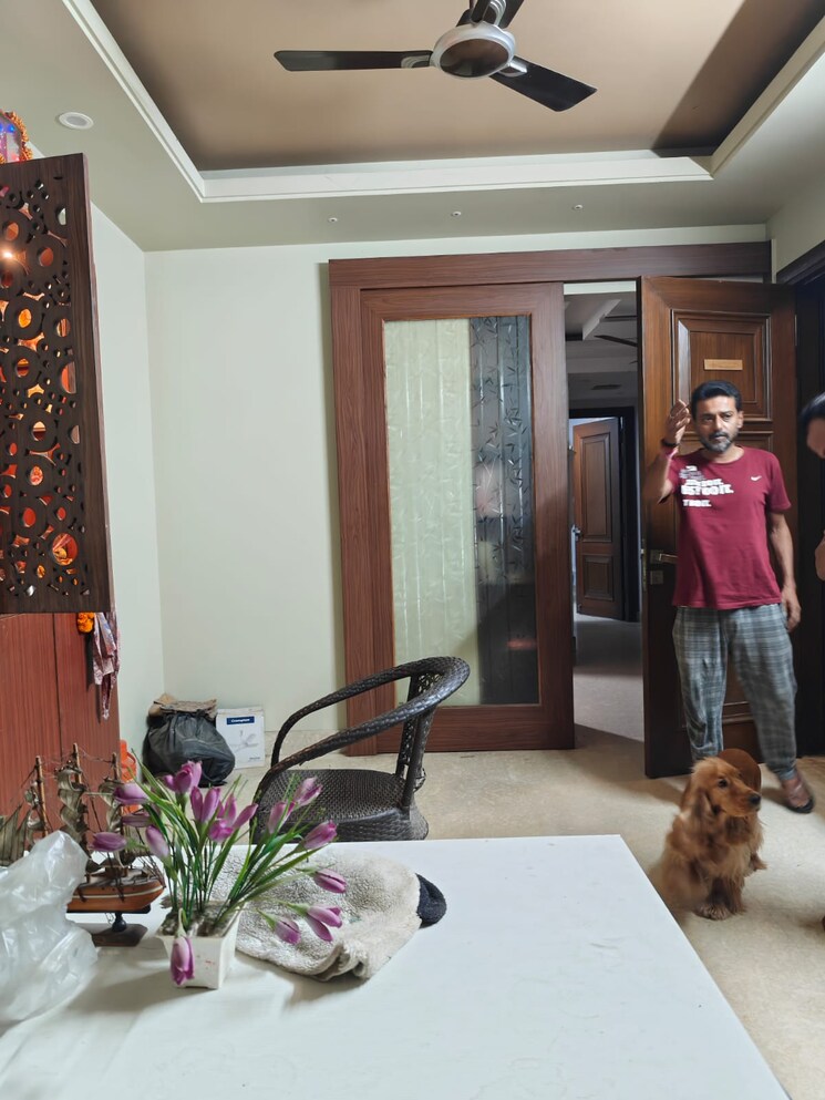 Living Room, chittaranjan park 3 Bedroom 160 Sq.Yd. Builder Floor In Chittaranjan Park Delhi 9362369