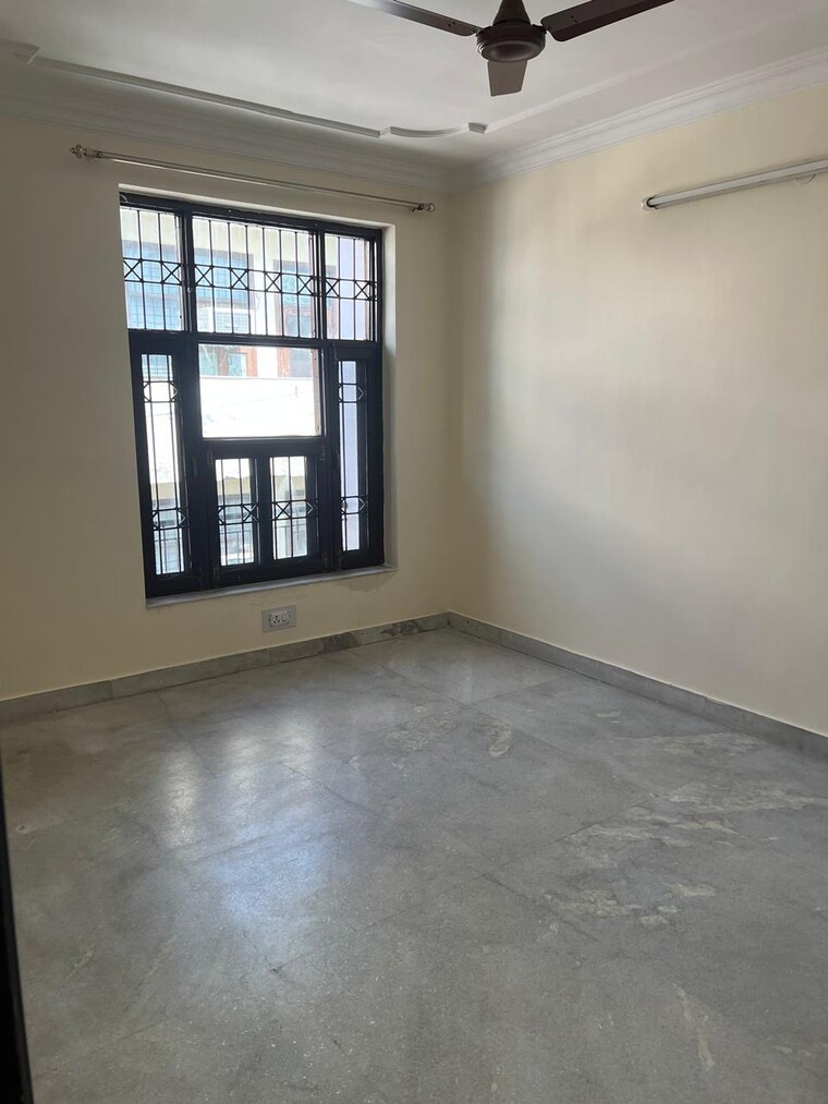 Room, sector 31 2 Bedroom 1460 Sq.Ft. Builder Floor In Sector 31 Gurgaon 9362366