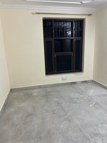 Room in 2 BHK Builder Floor at Sector 31 – for Rent