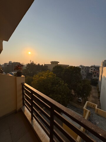 Balcony in 1 RK Builder Floor at Sector 32 – for Rent