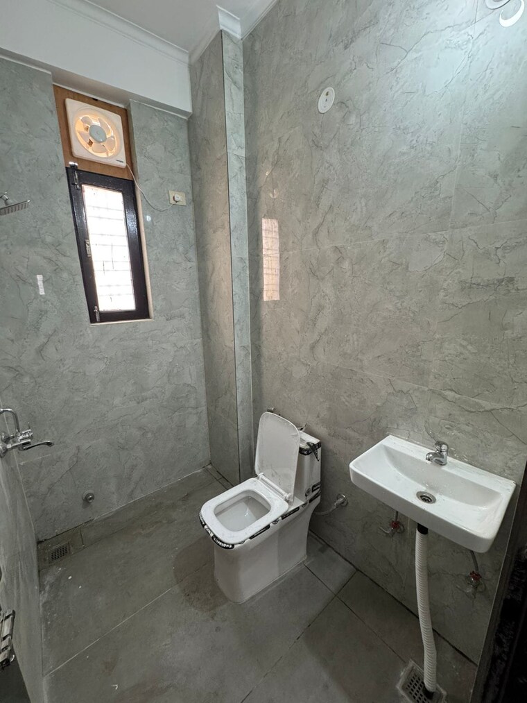Bathroom, sector 32 1 RK 647 Sq.Ft. Builder Floor In Sector 32 Gurgaon 9362378