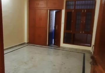 Room in 3 BHK Apartment at Omaxe R2, Gomti Nagar – for Sale