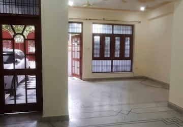 Room in 3 BHK Apartment at Omaxe R2, Gomti Nagar – for Sale