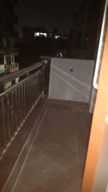Balcony in 1 RK Builder Floor at Sector 32 – for Rent