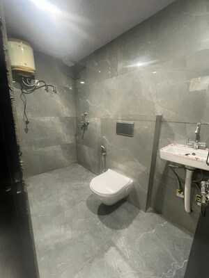 Bathroom in Studio Builder Floor at Sector 32 – for Rent