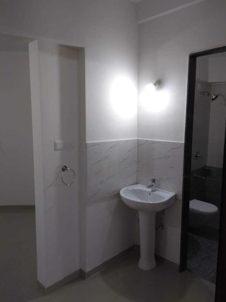 Bathroom, deepa-chs-aundh 2 Bedroom 830 Sq.Ft. Apartment In Aundh Pune 9362388