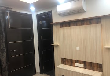 Furnished Amenities in 3 BHK Builder Floor at East Of Kailash – for Rent