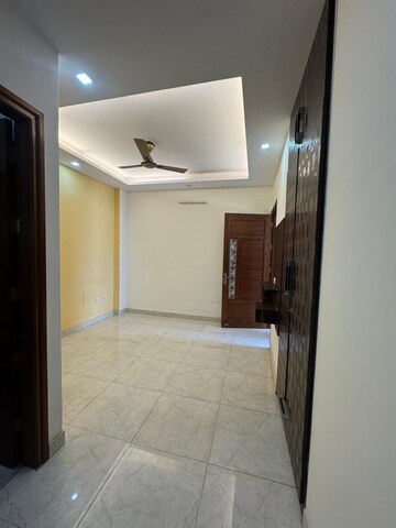 Room in 2 BHK Builder Floor at Sector 31 – for Rent