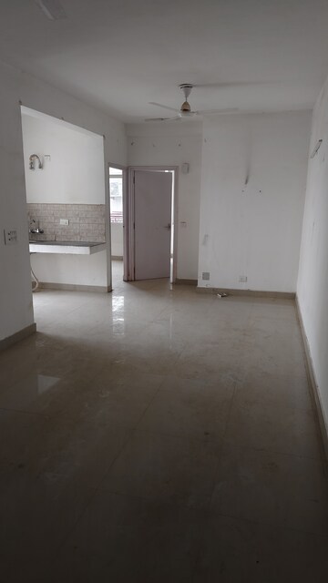 Room in 2 BHK Apartment at Suncity Avenue 76, Sector 76 – for Sale