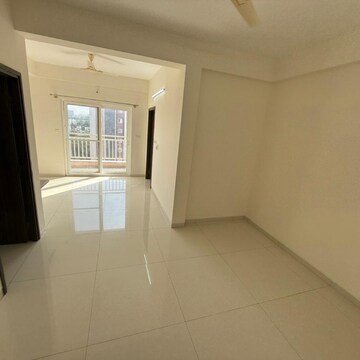 Room in 2 BHK Apartment at DSR Highland Greenz, Doddakannelli – for Rent