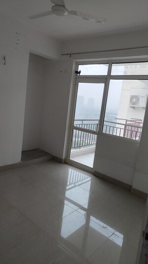 Room in 2 BHK Apartment at Suncity Avenue 76, Sector 76 – for Sale