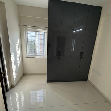 Room in 2 BHK Apartment at DSR Highland Greenz, Doddakannelli – for Rent