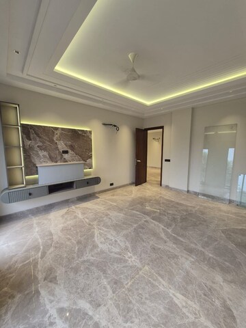 Room in 3 BHK Apartment at Shubh Niketan Apartments, Paschim Vihar – for Rent